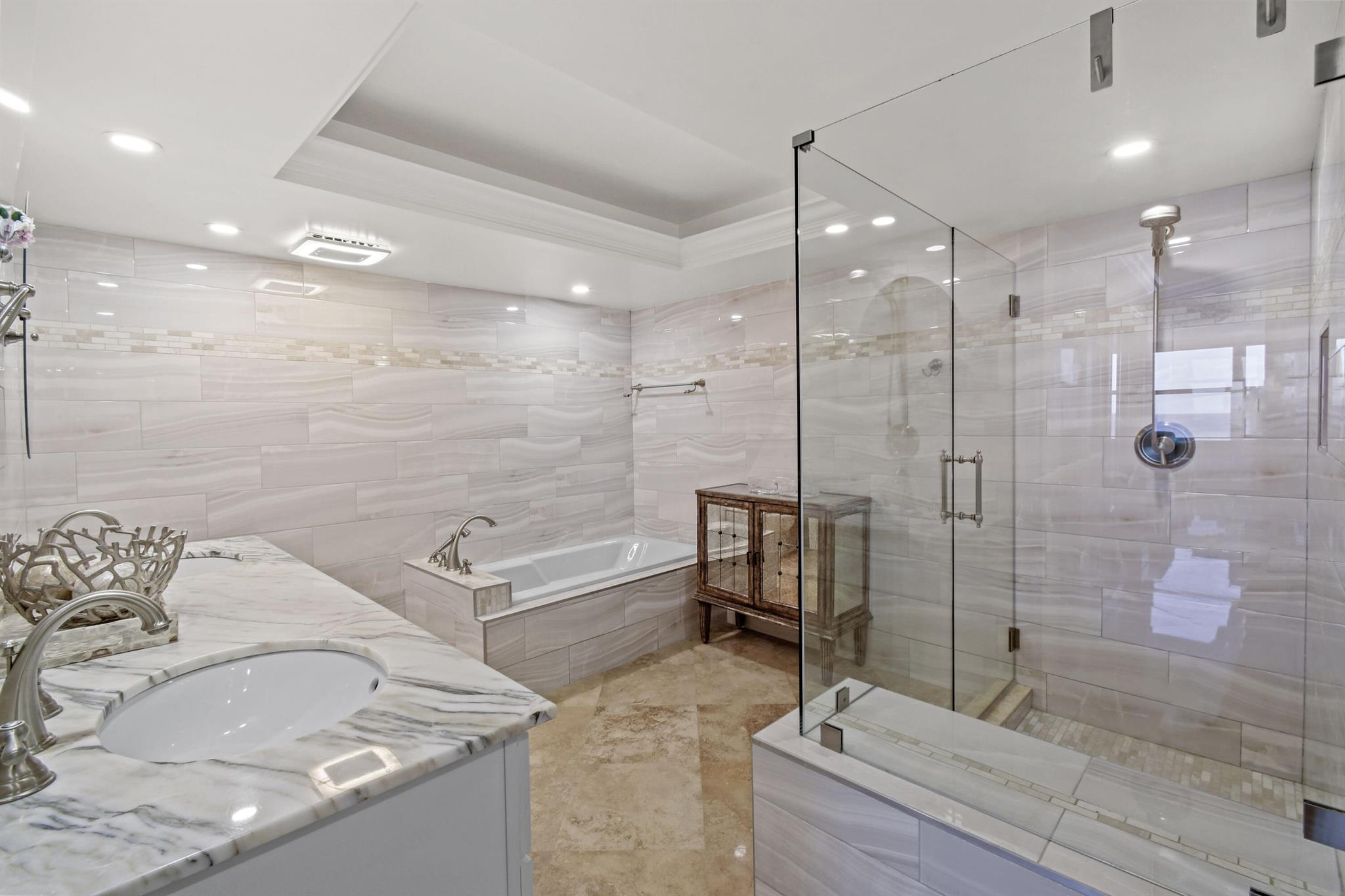 BARCLAY CONDO - Residential