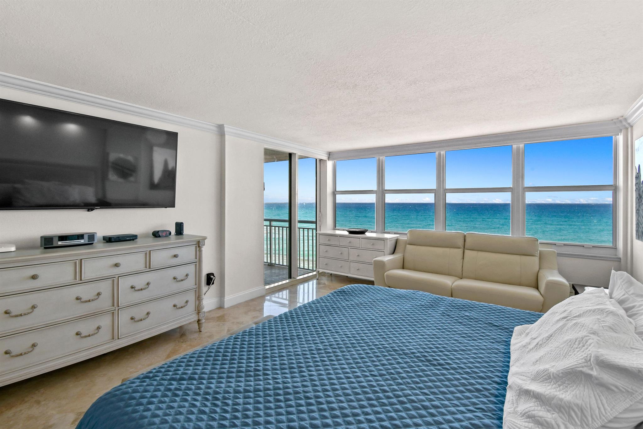 BARCLAY CONDO - Residential