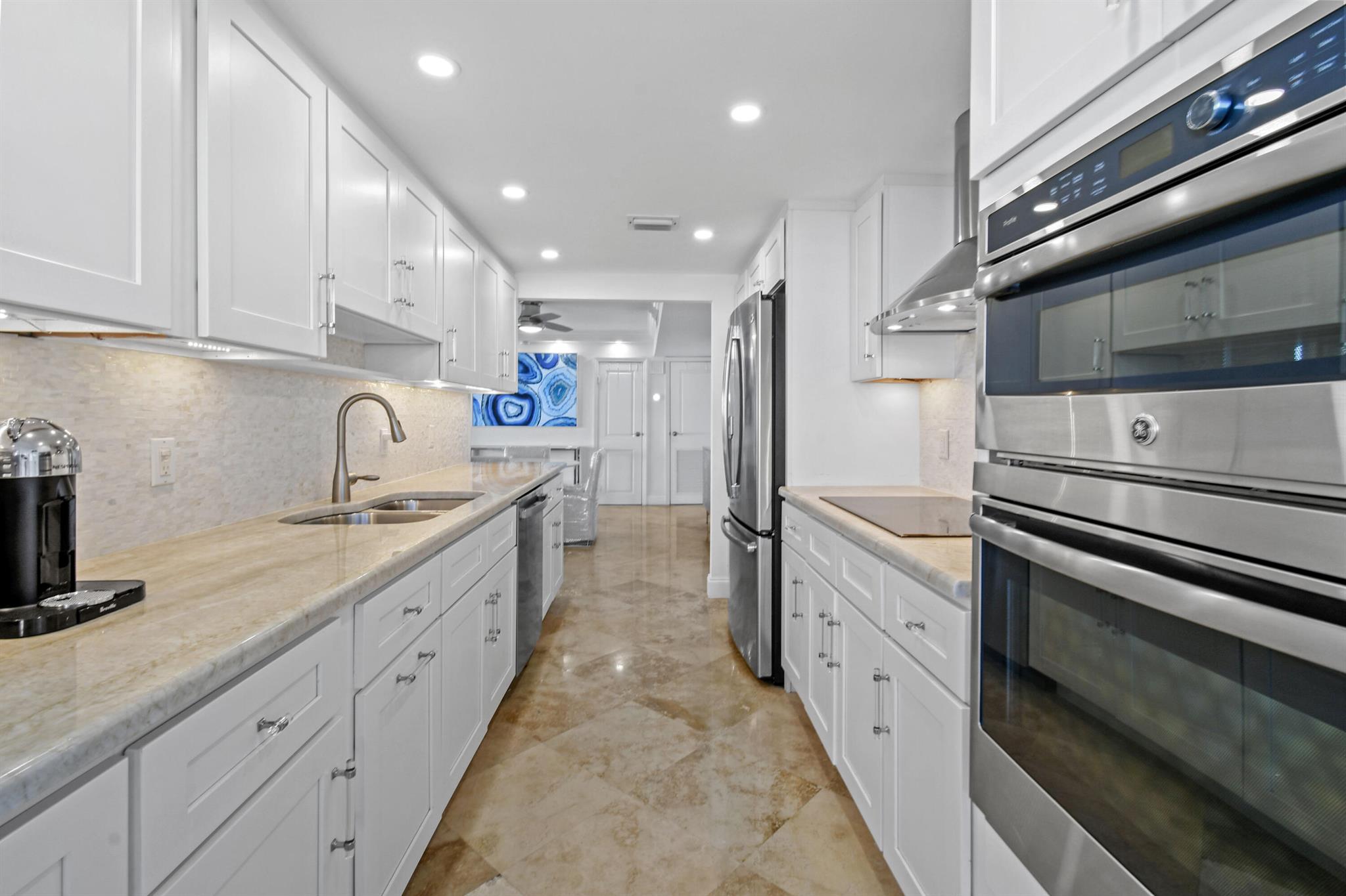 BARCLAY CONDO - Residential