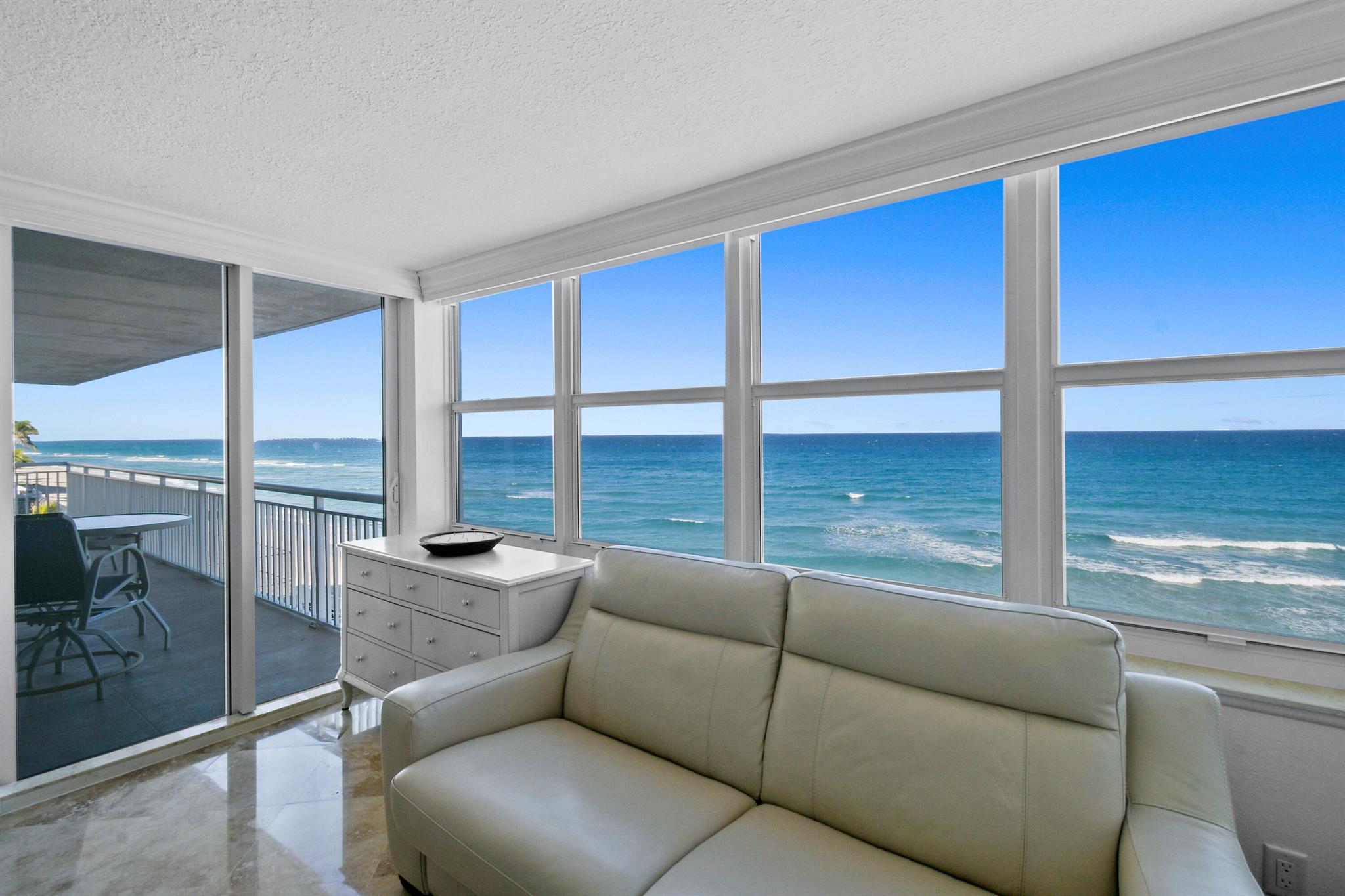 BARCLAY CONDO - Residential