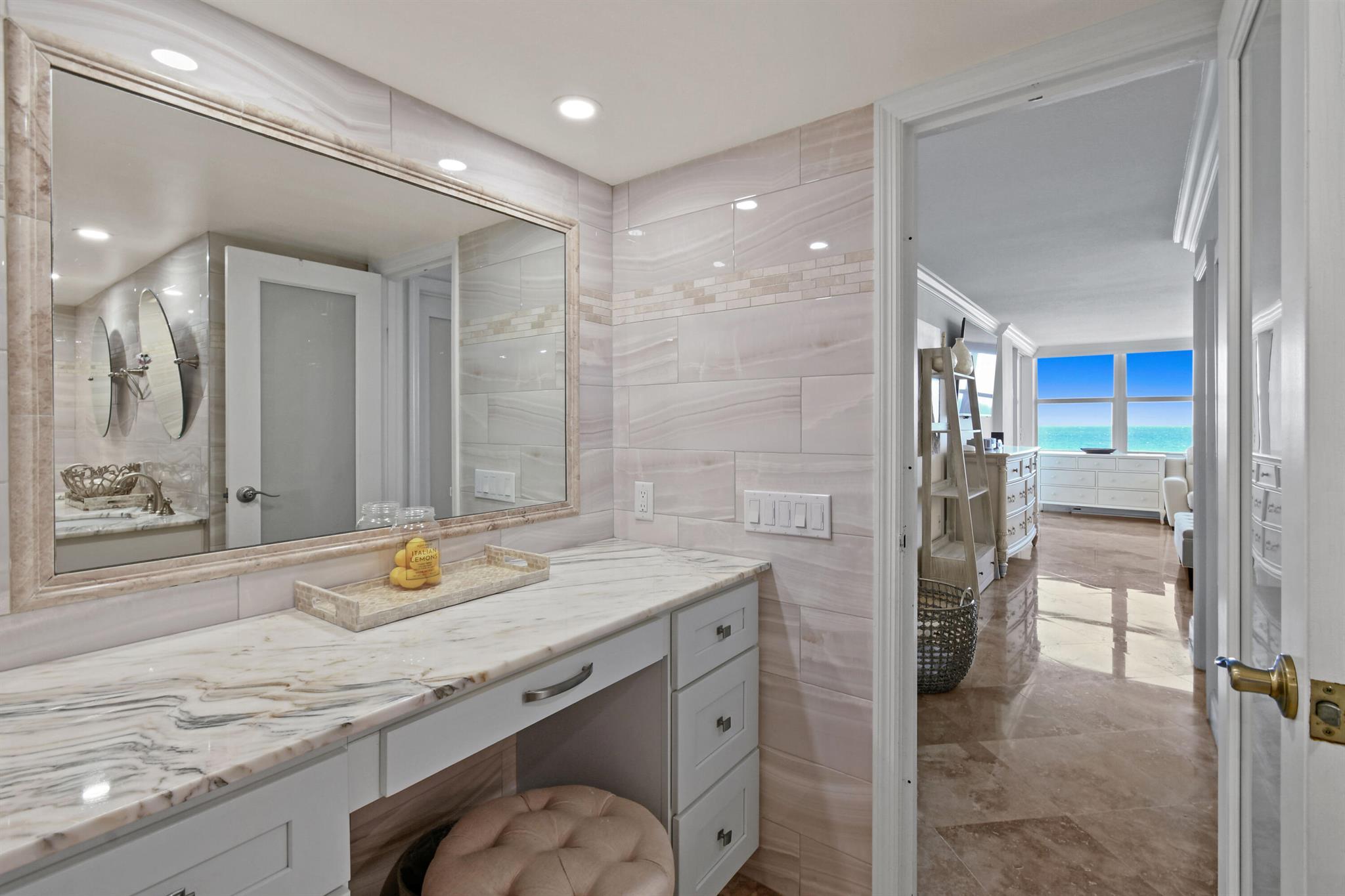 BARCLAY CONDO - Residential