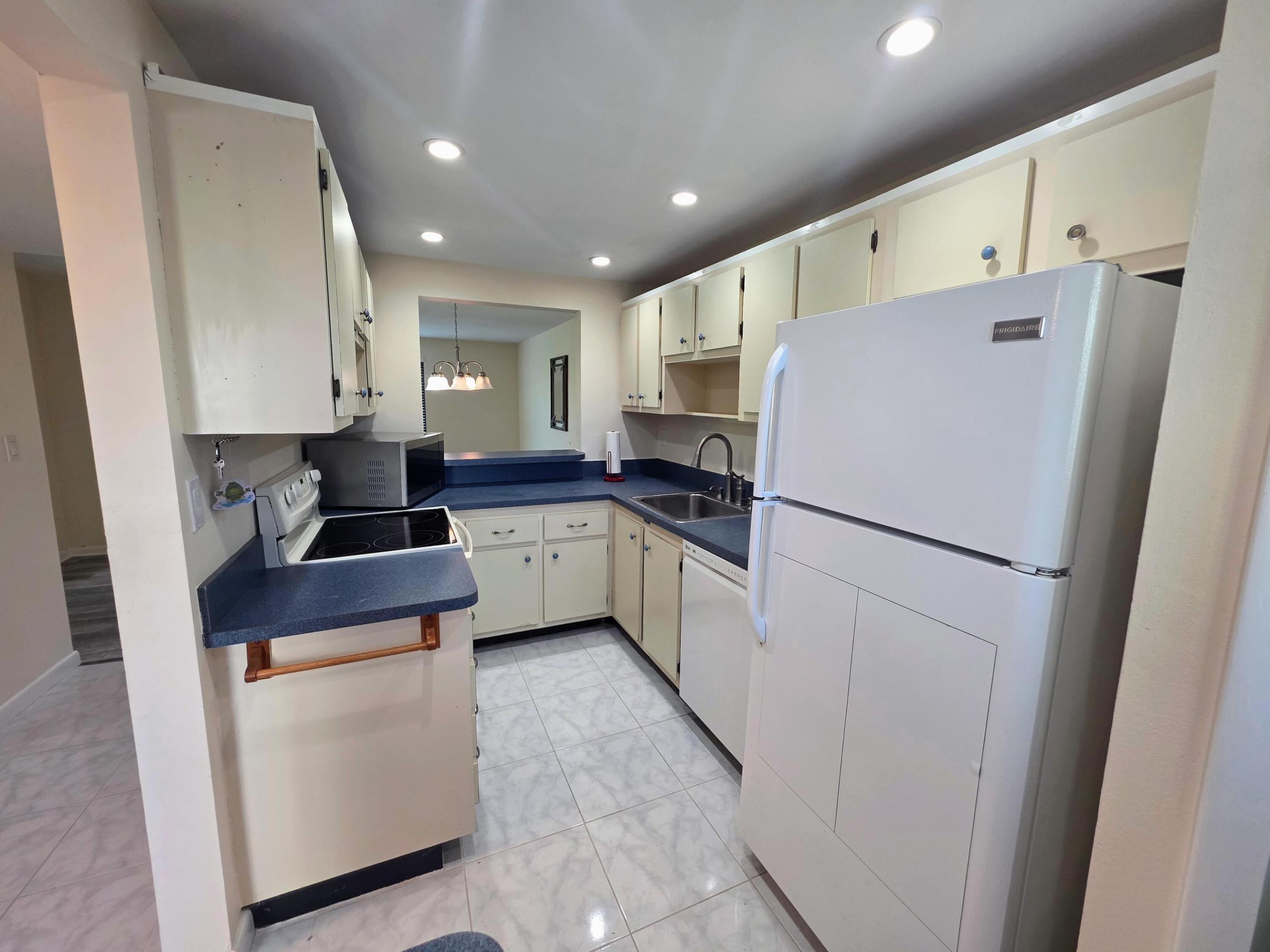 MILES GRANT CONDO - Residential