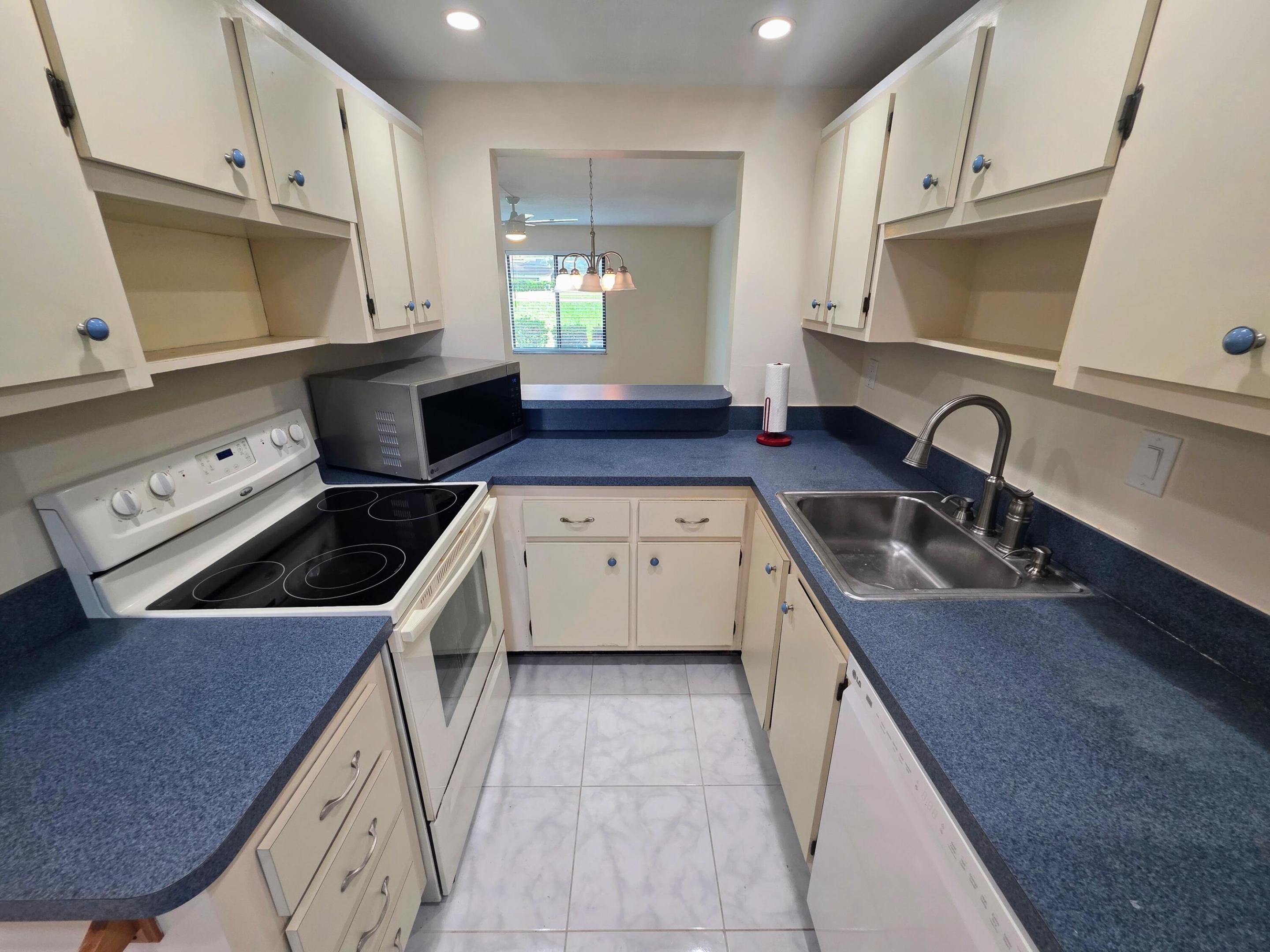 MILES GRANT CONDO - Residential