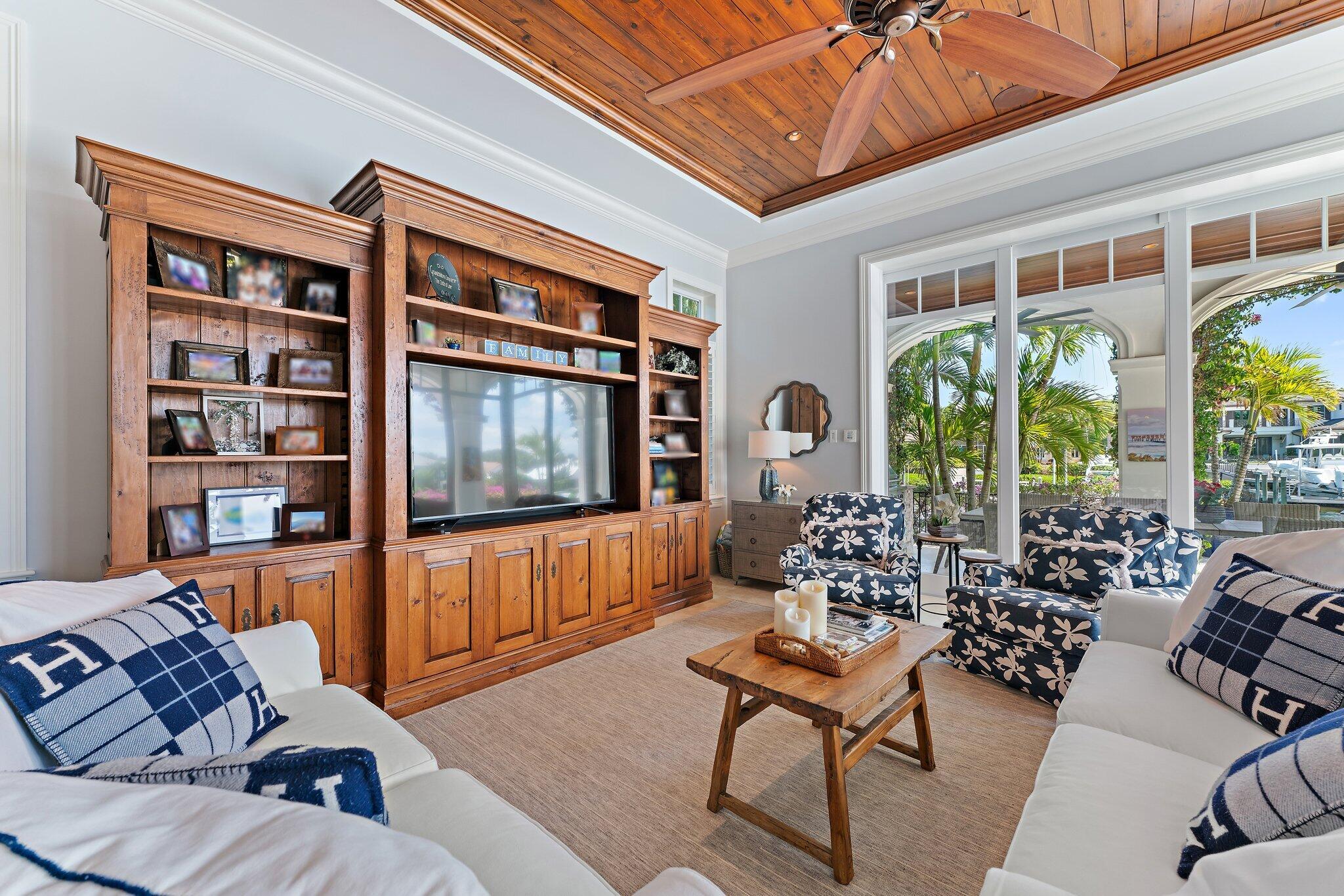 ADMIRALS COVE - Residential