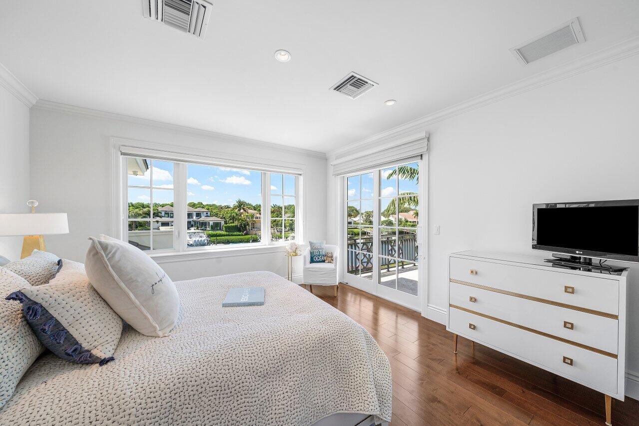 ADMIRALS COVE - Residential