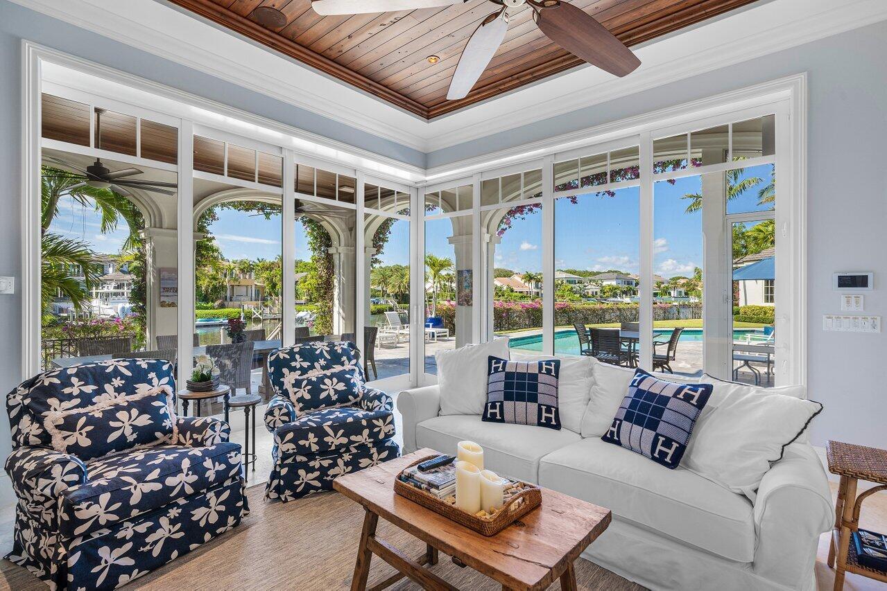 ADMIRALS COVE - Residential