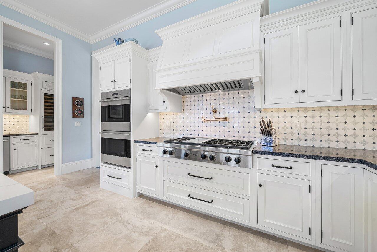 ADMIRALS COVE - Residential