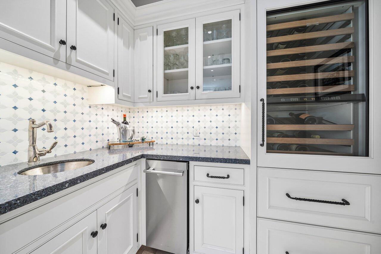 ADMIRALS COVE - Residential