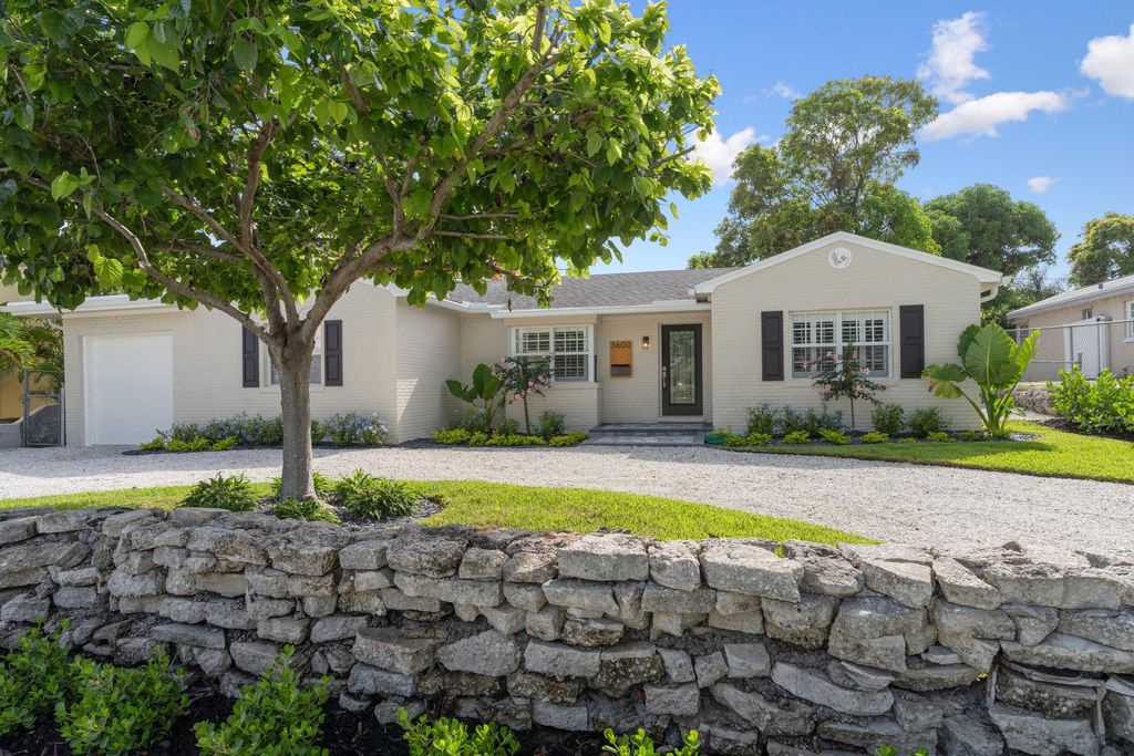 Photo of 3600 Westview Avenue, West Palm Beach, FL 33407 (MLS # B26001986)