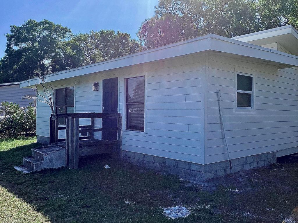 Photo of 1238 SW Buckskin Trail, Stuart, FL 34997 (MLS # B26005567)