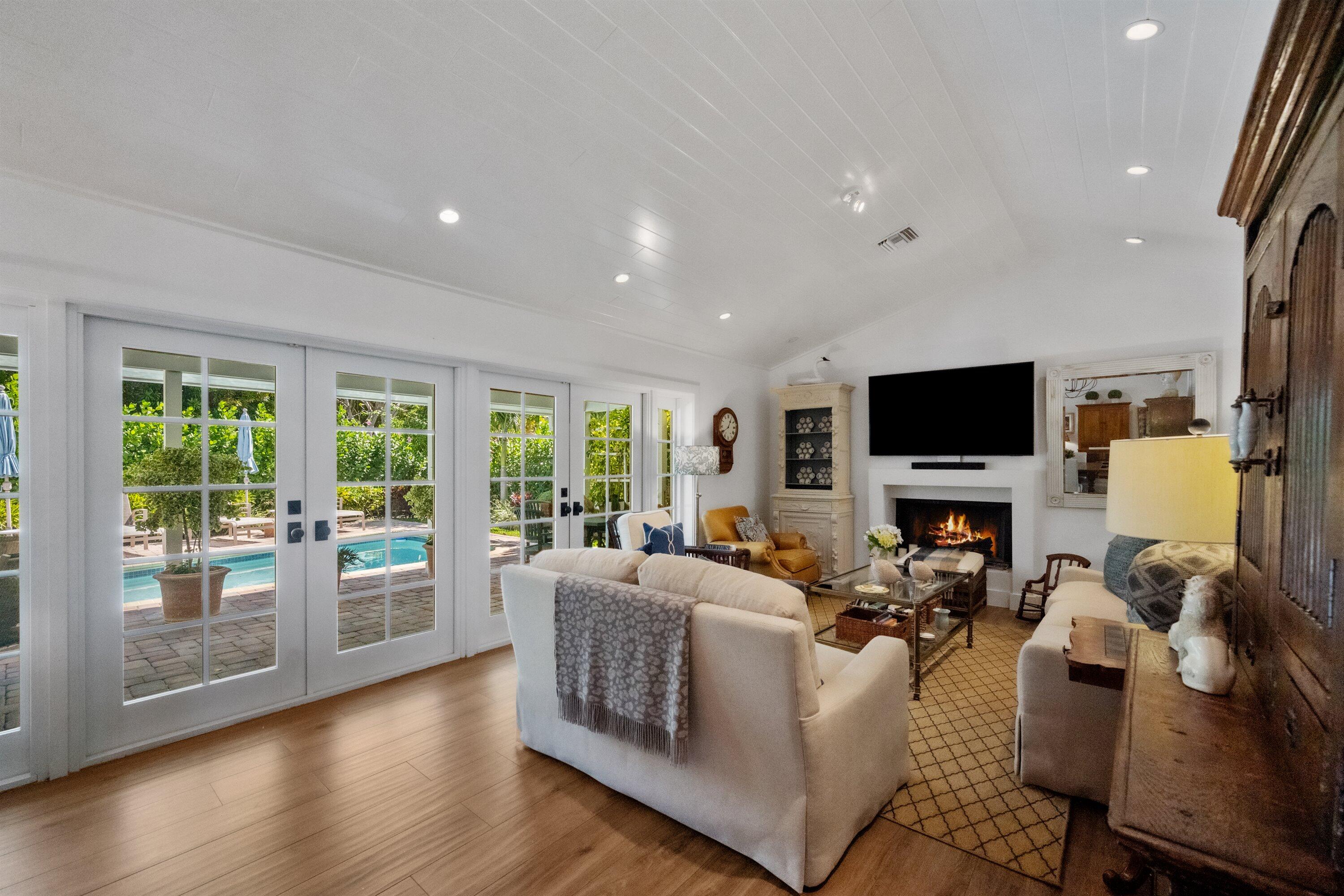 JUPITER INLET BEACH COLONY - Residential