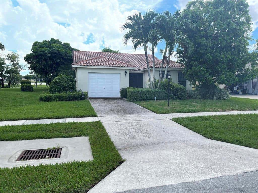 Photo of 8465 Bonita Isle Drive Dr, Lake Worth Beach, FL 33467 (MLS # R10737487)