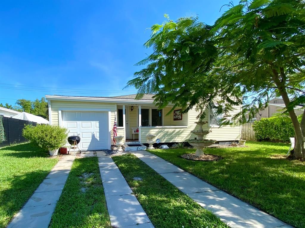 Photo of 1504 13th Avenue N, Lake Worth Beach, FL 33460 (MLS # R10746562)