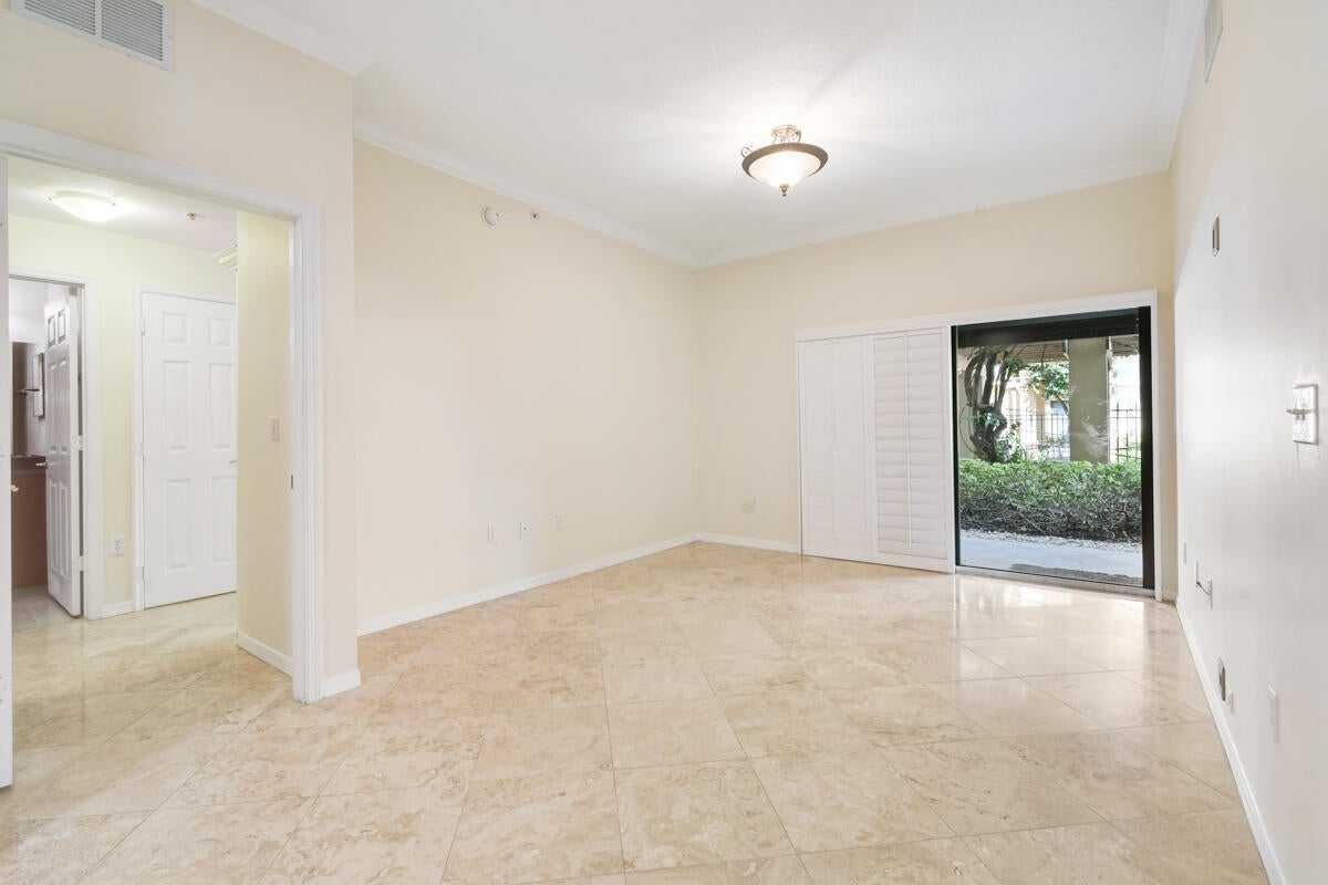 4905 MIDTOWN Lane 2107