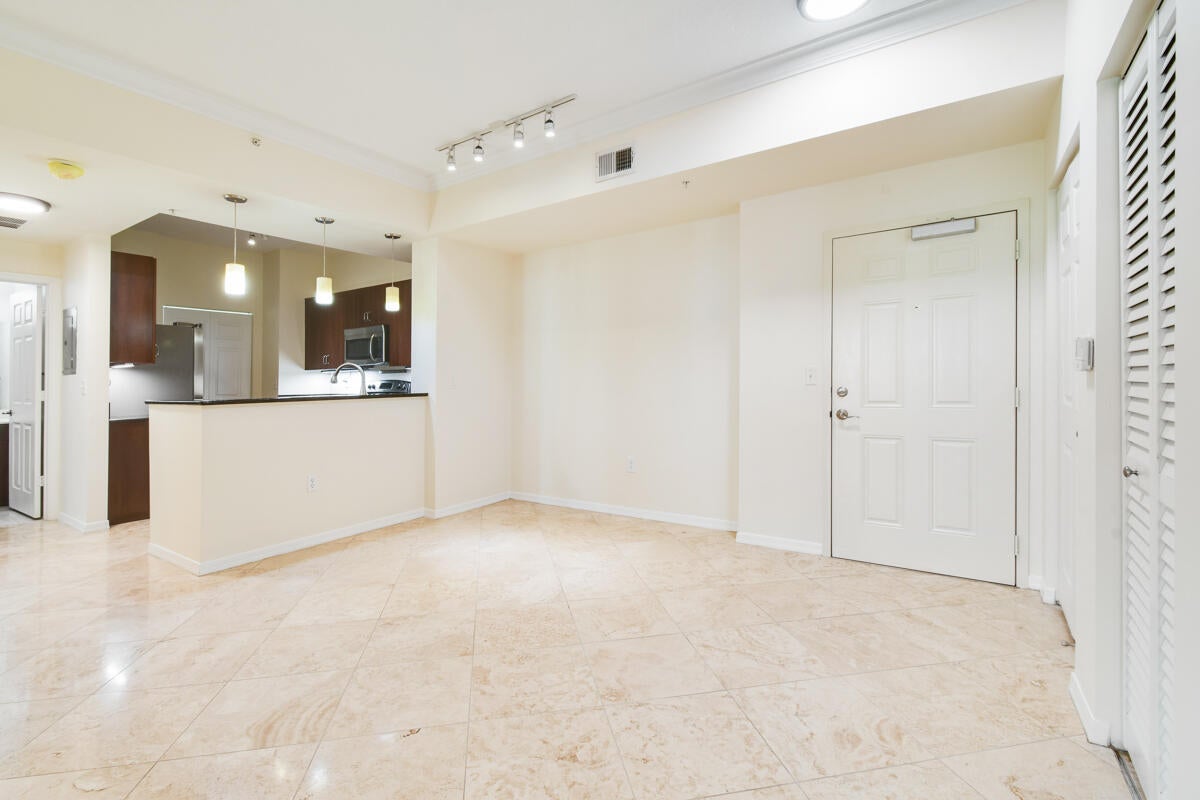4905 MIDTOWN Lane 2107
