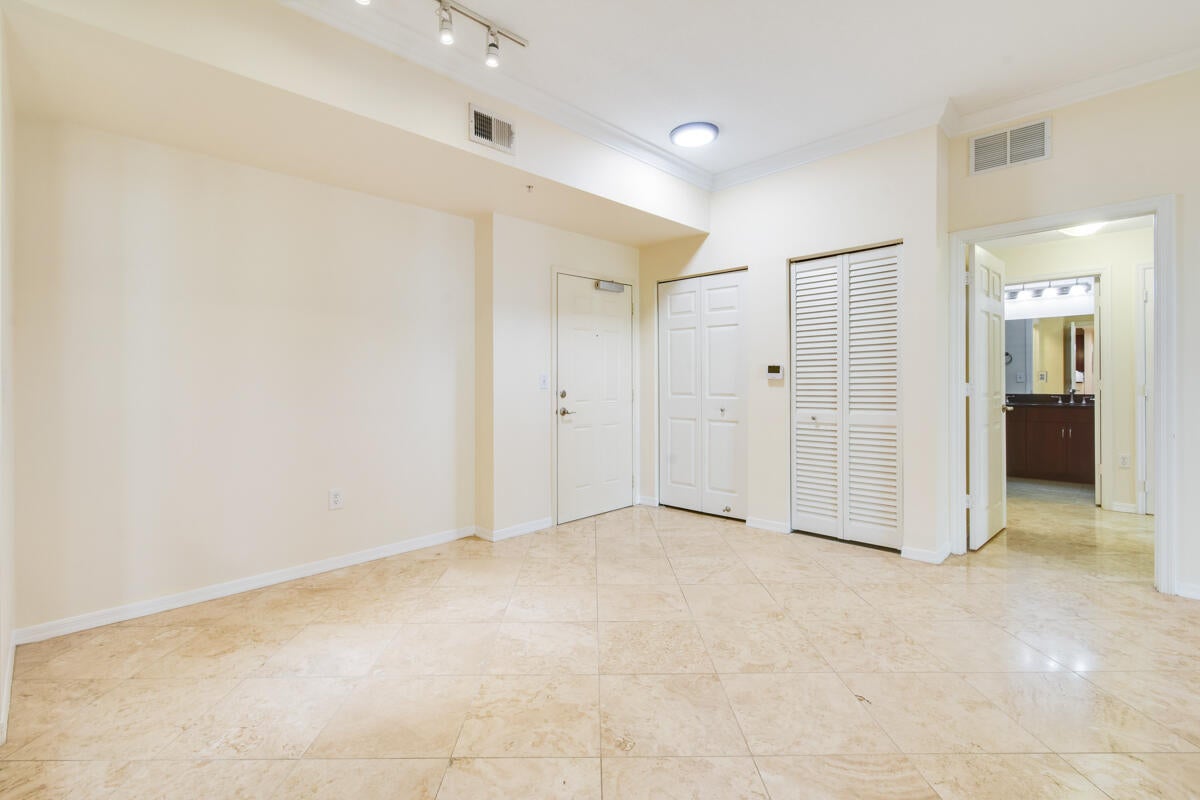 4905 MIDTOWN Lane 2107