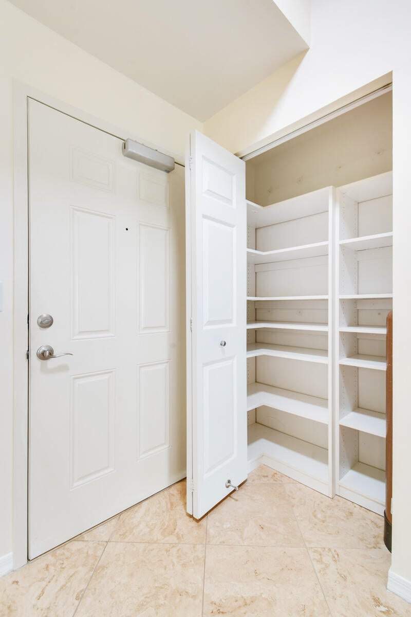4905 MIDTOWN Lane 2107