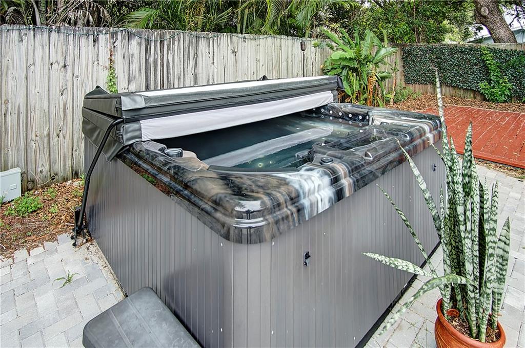 OAKLAND PARK 2ND ADD - Residential