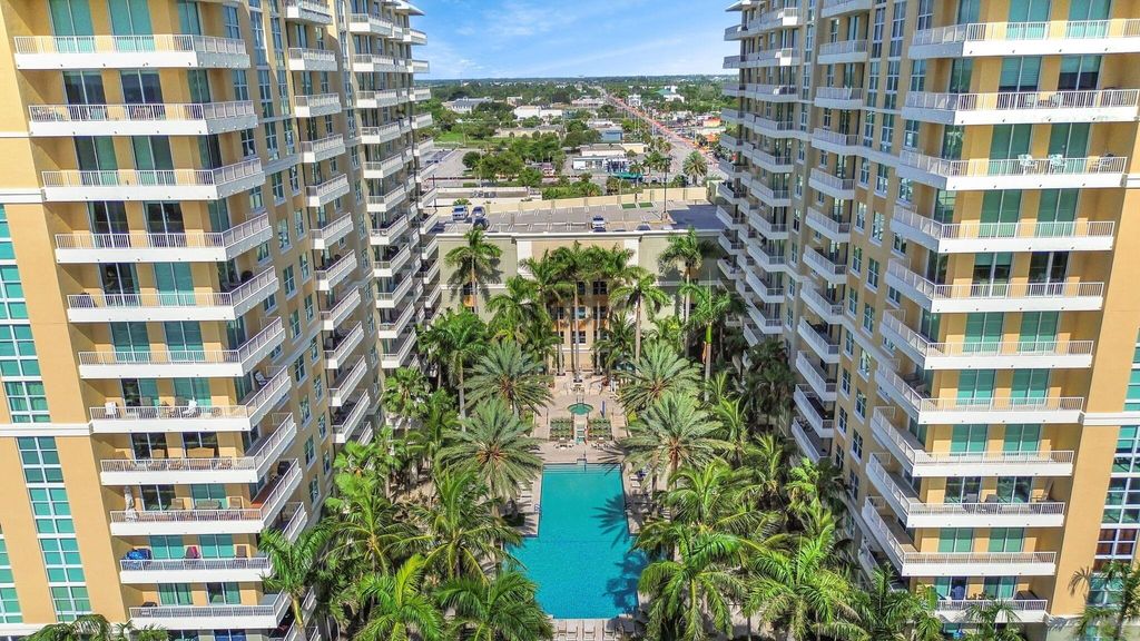 Photo of 625 Casa Loma Boulevard #302, Boynton Beach, FL 33435 (MLS # R11002350)