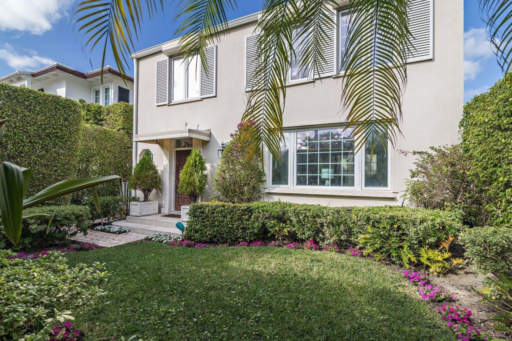 Photo of 155 Peruvian Avenue, Palm Beach, FL 33480 (MLS # R10879343)