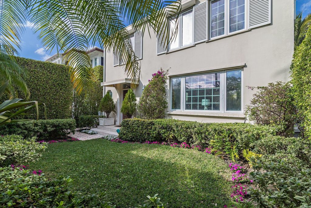 Photo of 155 Peruvian Avenue, Palm Beach, FL 33480 (MLS # R10879343)