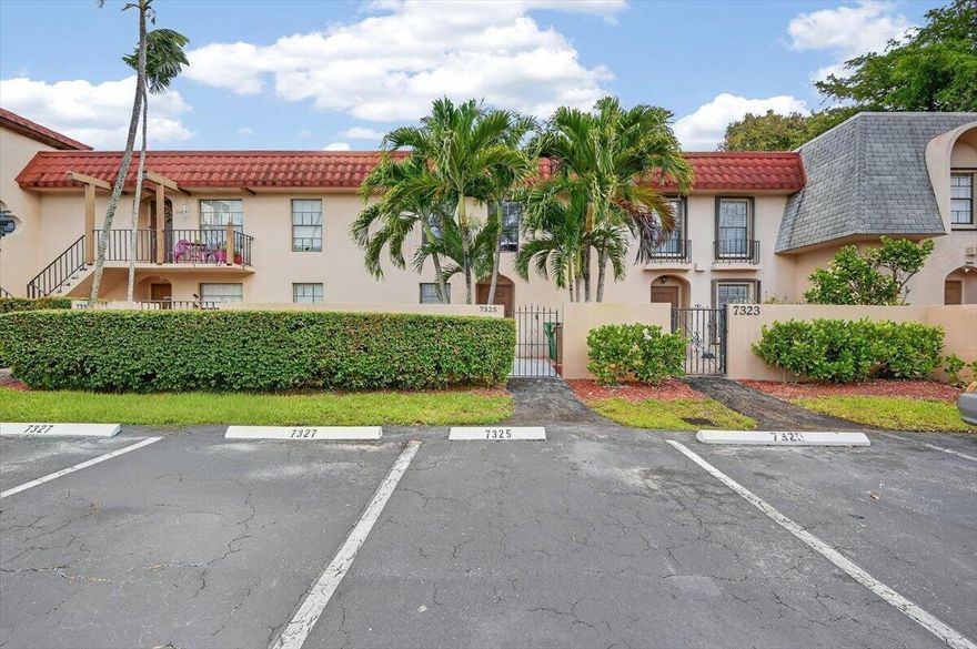 Come see this beautiful 3 bed 2.5 bath townhome in the heart of Davie! Features a spacious layout, bright living areas, and plenty of storage. Conveniently located near Nova Southeastern University, shopping, restaurants, and grocery stores. Perfect for homeowners or investors seeking a prime location with everyday convenience! Assessments paid in full. The roof will be replaced by the association this year.