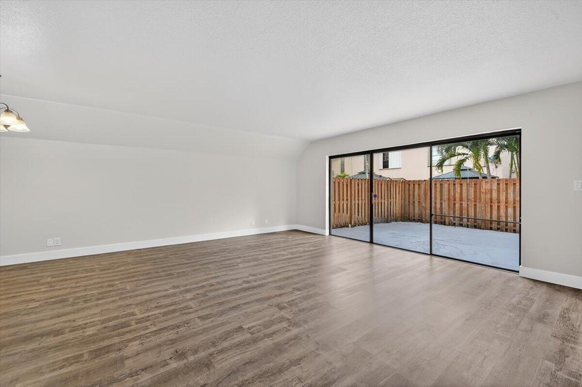 NOVA NORTH CONDOMINIUM 1 - Residential