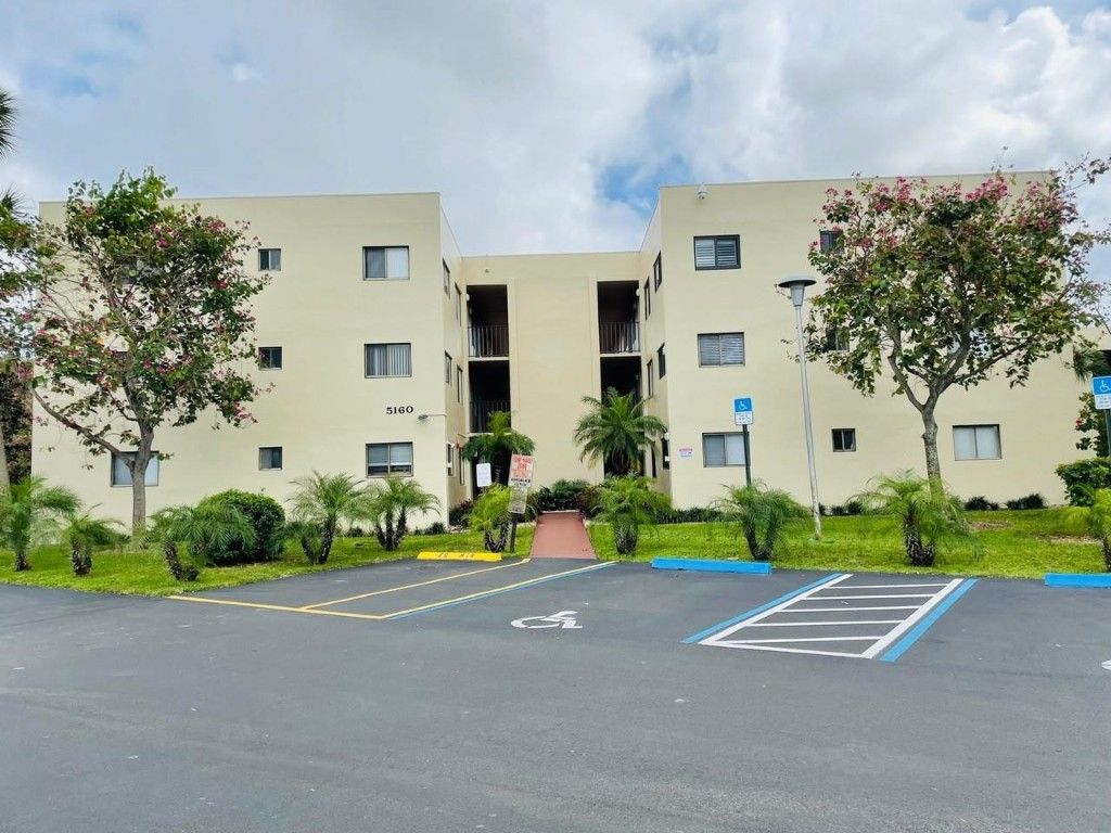 Photo of 5160 Las Verdes Circle #313, Delray Beach, FL 33484 (MLS # F10423437)