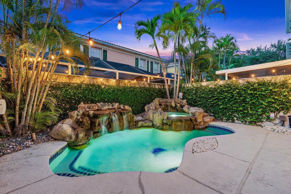 Photo of 17 Oakleaf Court, Tequesta, FL 33469 (MLS # R11050211)