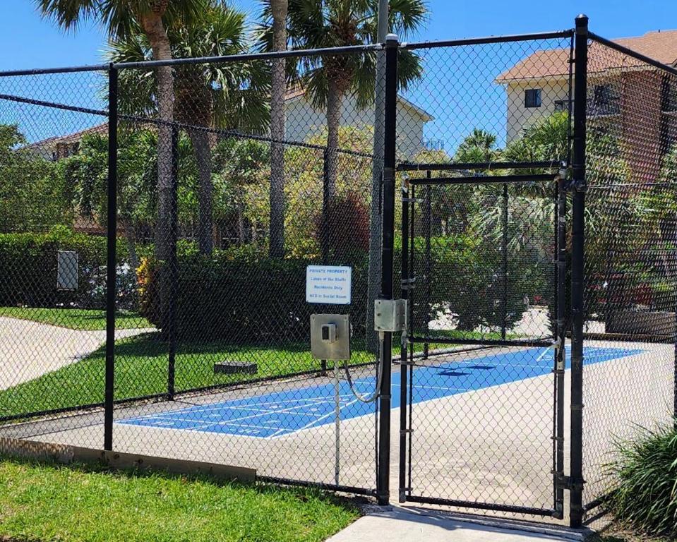 LAKES AT THE BLUFFS, LAKES AT BLUFFS - Residential Lease