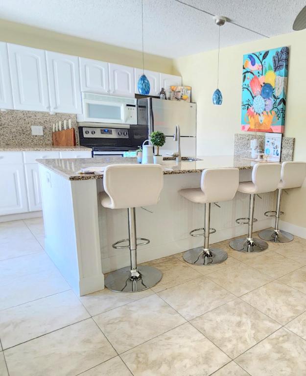 LAKES AT THE BLUFFS, LAKES AT BLUFFS - Residential Lease