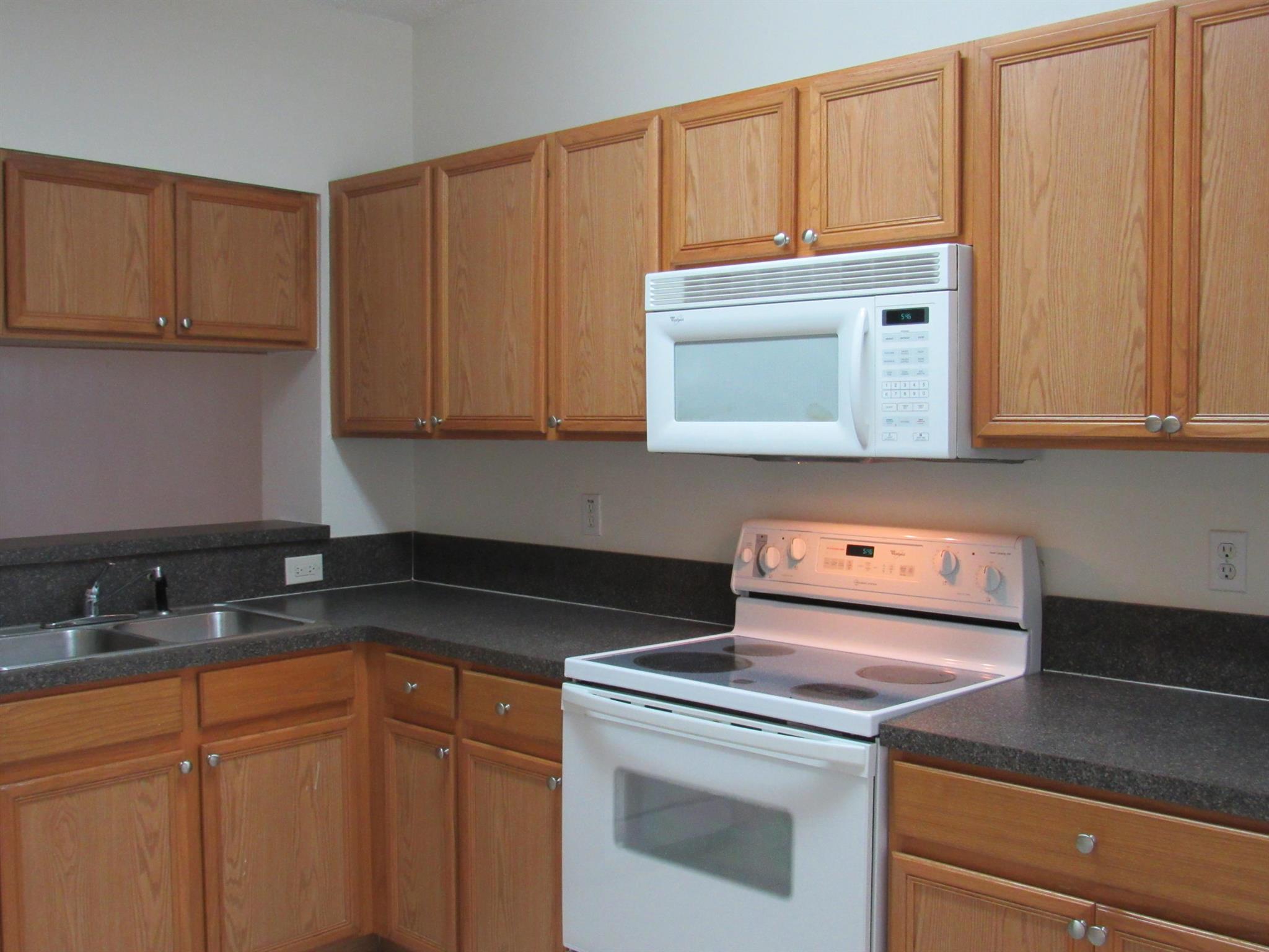 PALMBROOKE TOWNHOMES - Residential Lease