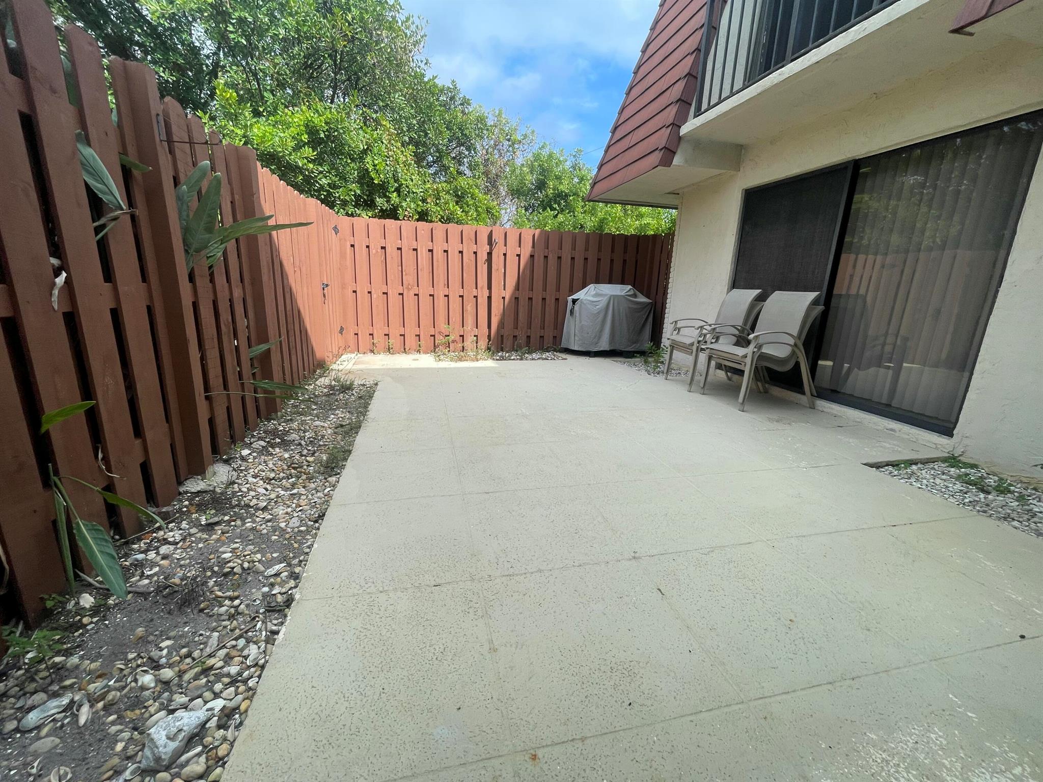 ISLAND VILLAGE PHASE I - Residential Lease