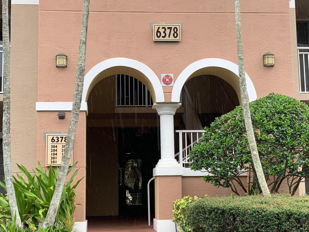 Photo of 6378 Emerald Dunes Drive #301, West Palm Beach, FL 33411 (MLS # R11004237)