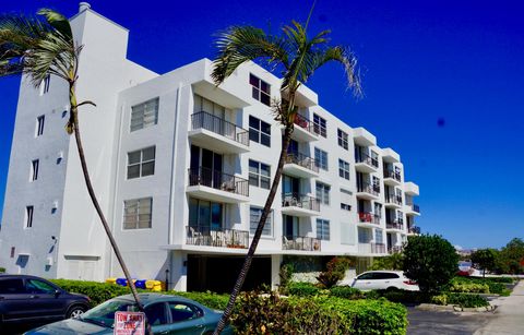 Photo of 301 Croton Avenue #406, Lantana, FL 33462 (MLS # R11134570)