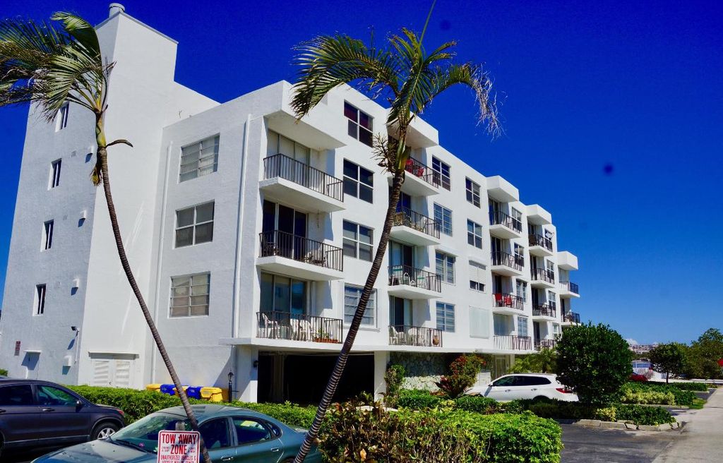 Photo of 301 Croton Avenue #406, Lantana, FL 33462 (MLS # R11134570)