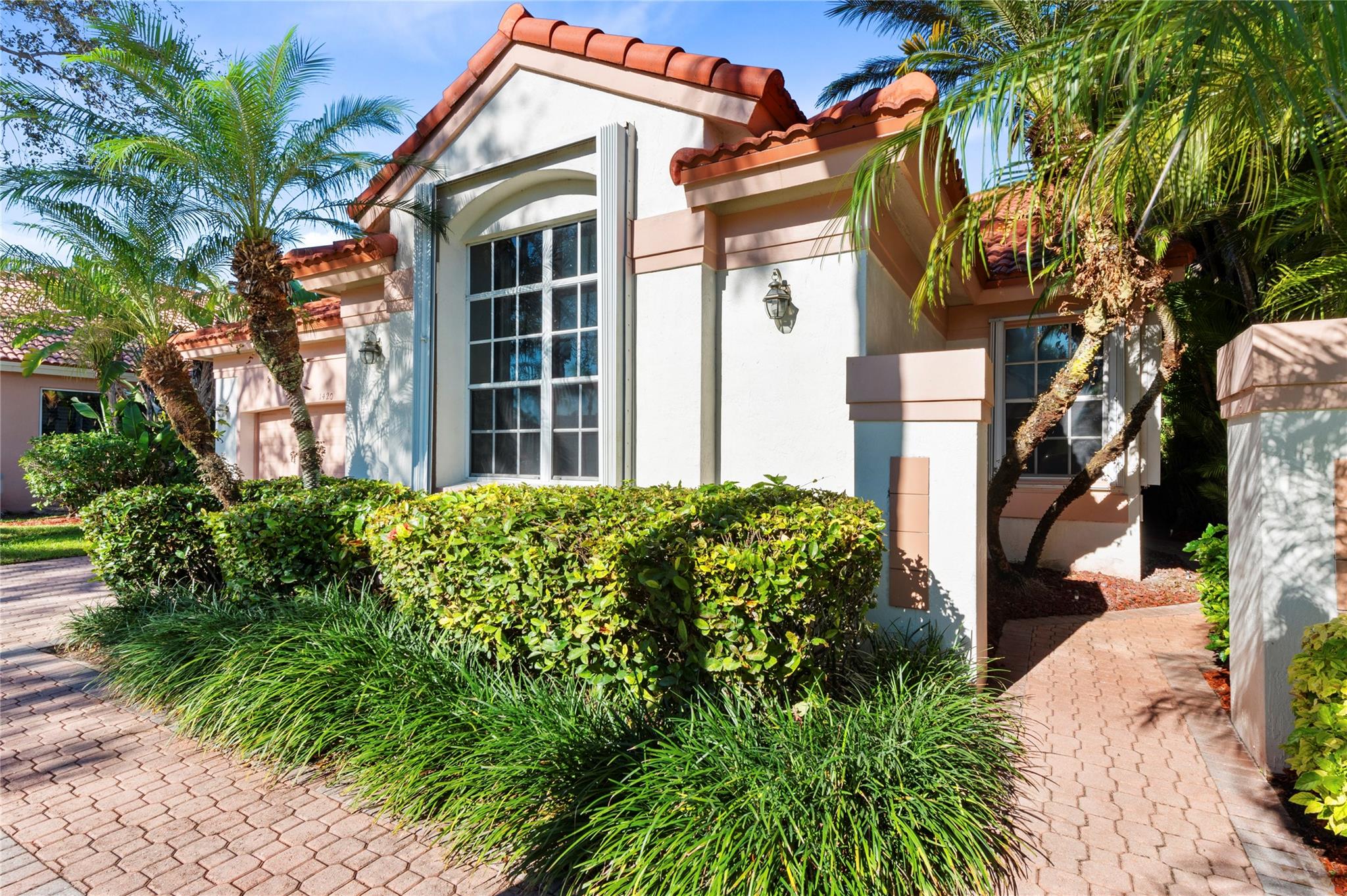 1420 LACOSTA DR