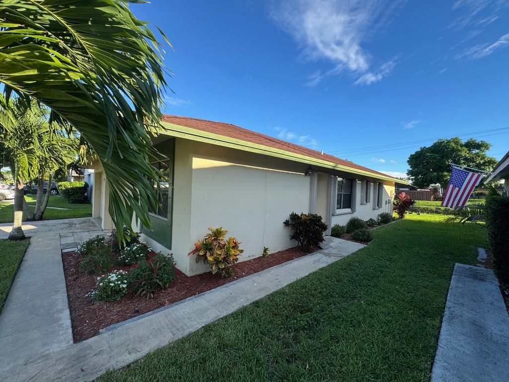 Photo of 1427 Summit Run Circle, West Palm Beach, FL 33415 (MLS # R11131739)
