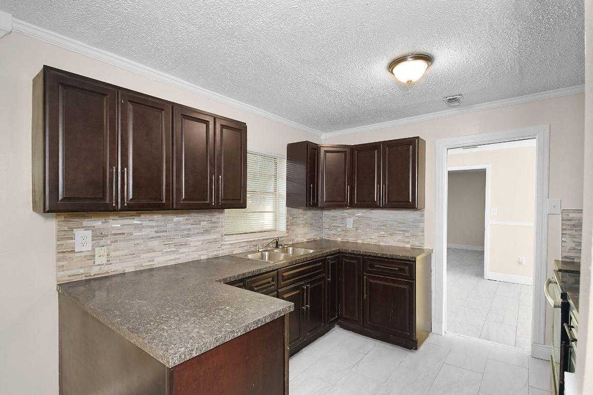 SAN LUCIE PLAZA S/D-UNIT ONE - Residential