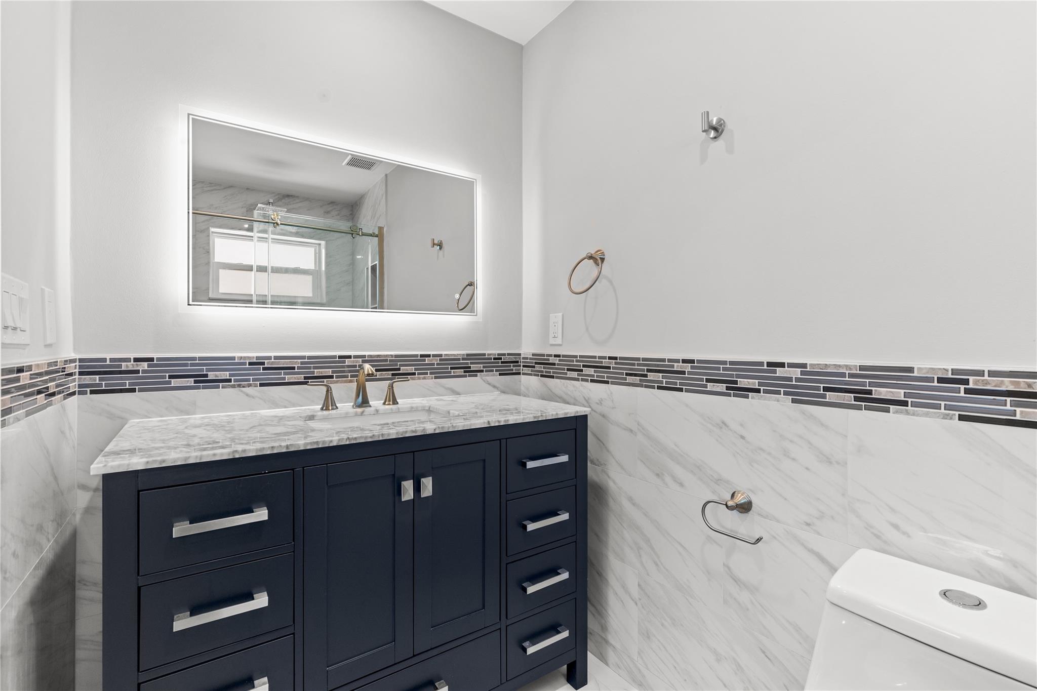 409 NE 27th Dr