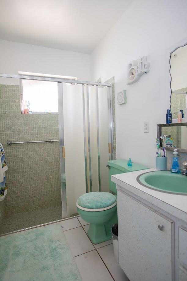 CRESTHAVEN VILLAS 5 CONDO - Residential