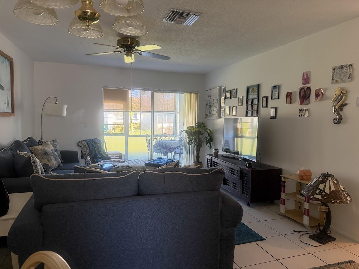 CRESTHAVEN VILLAS 5 CONDO - Residential