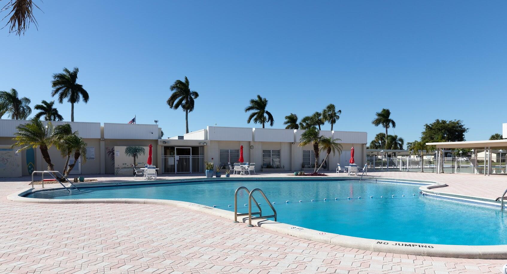 CRESTHAVEN VILLAS 5 CONDO - Residential