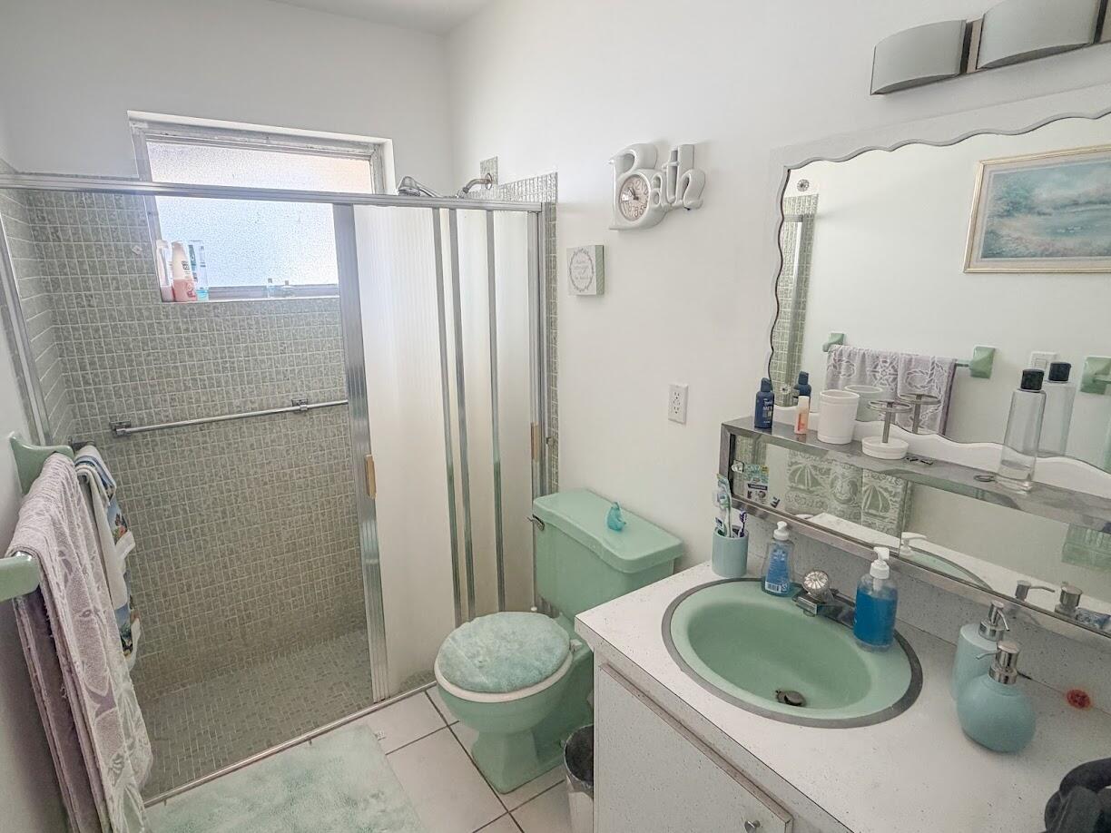 CRESTHAVEN VILLAS 5 CONDO - Residential