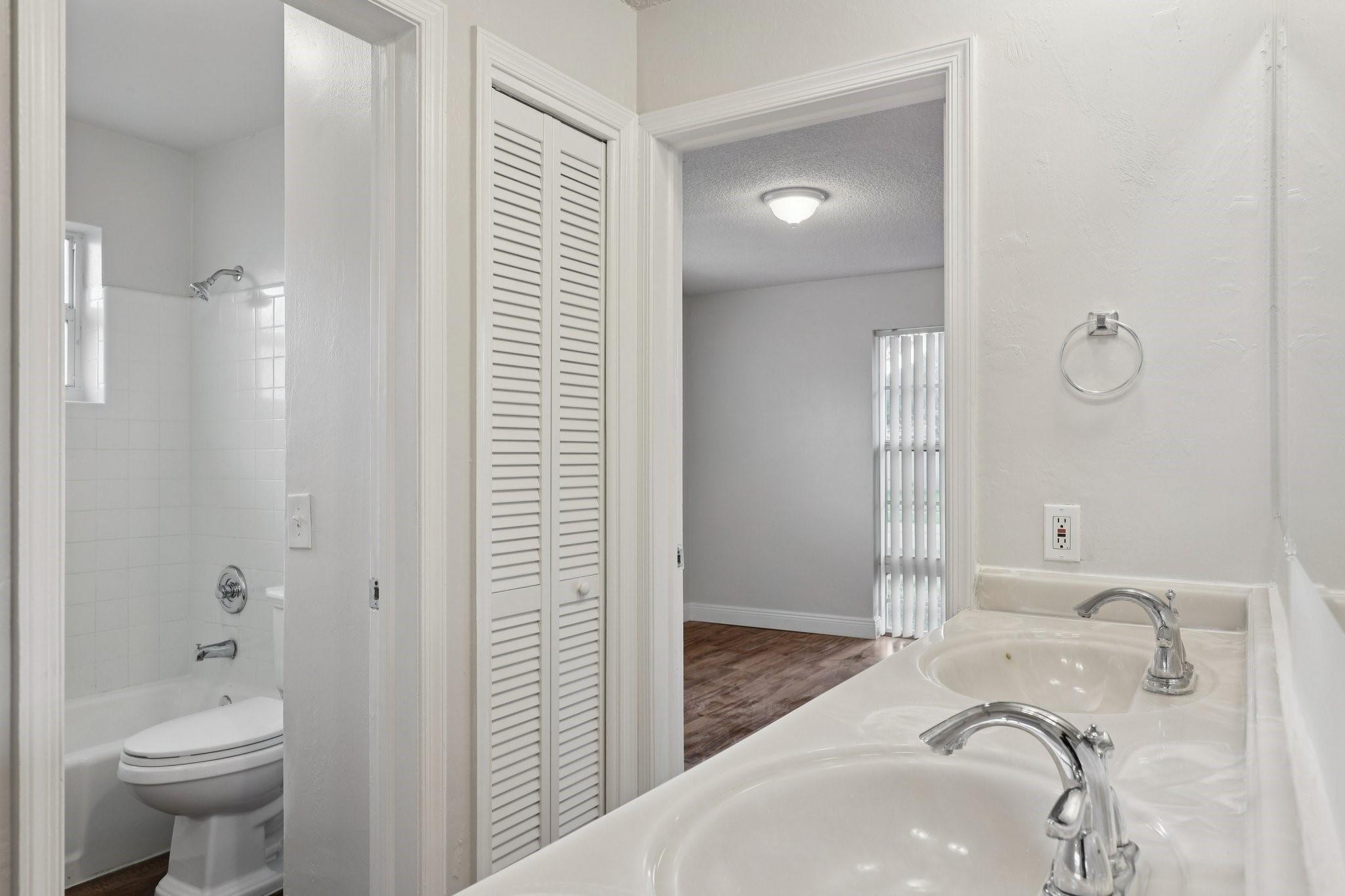 Country Club Village Sec - Residential