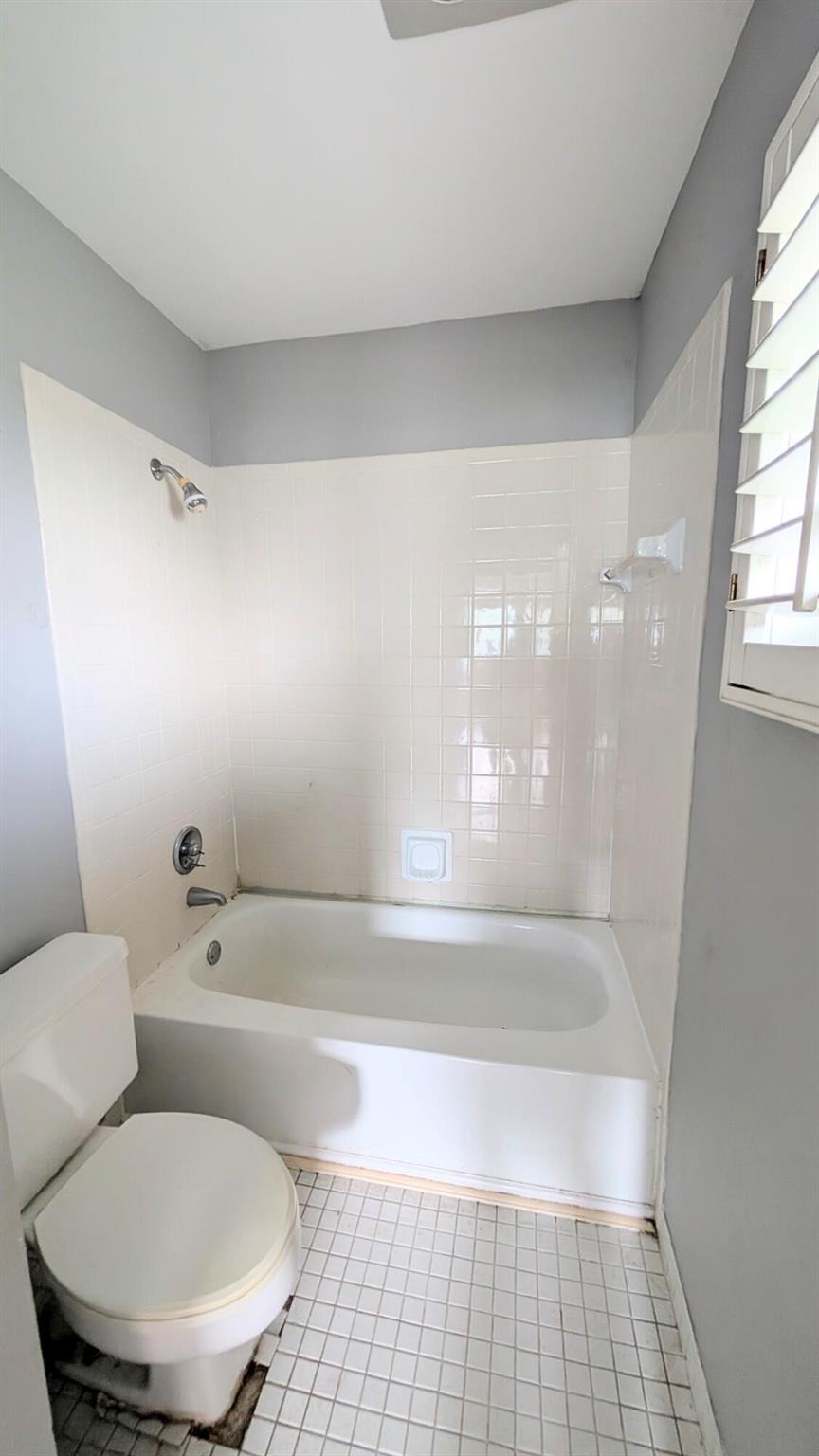 DELRAY OAKS CONDO - Residential