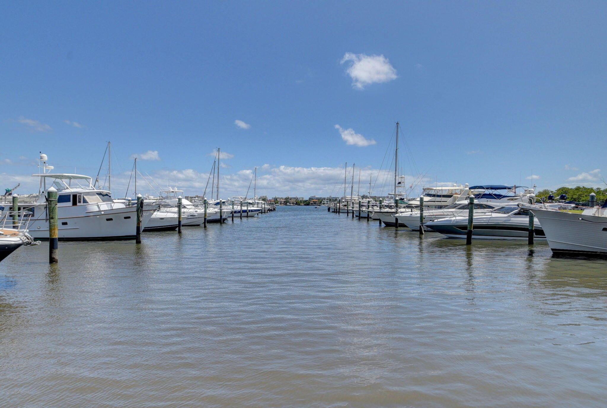 MOORINGS AT LANTANA CONDO - Residential