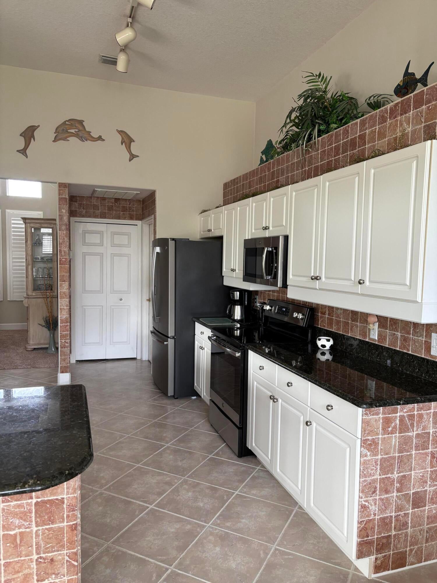 8 TROPIC LAKE Way