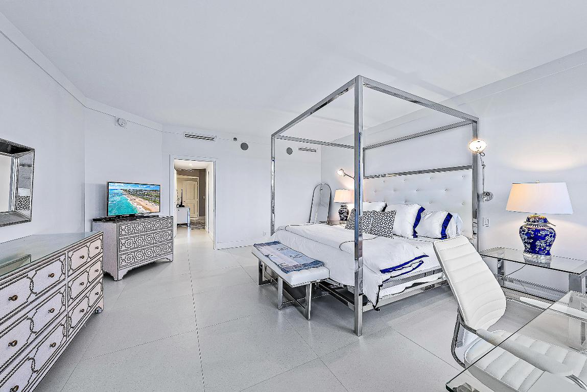 2100 Condo At Sloans Curve - Residential