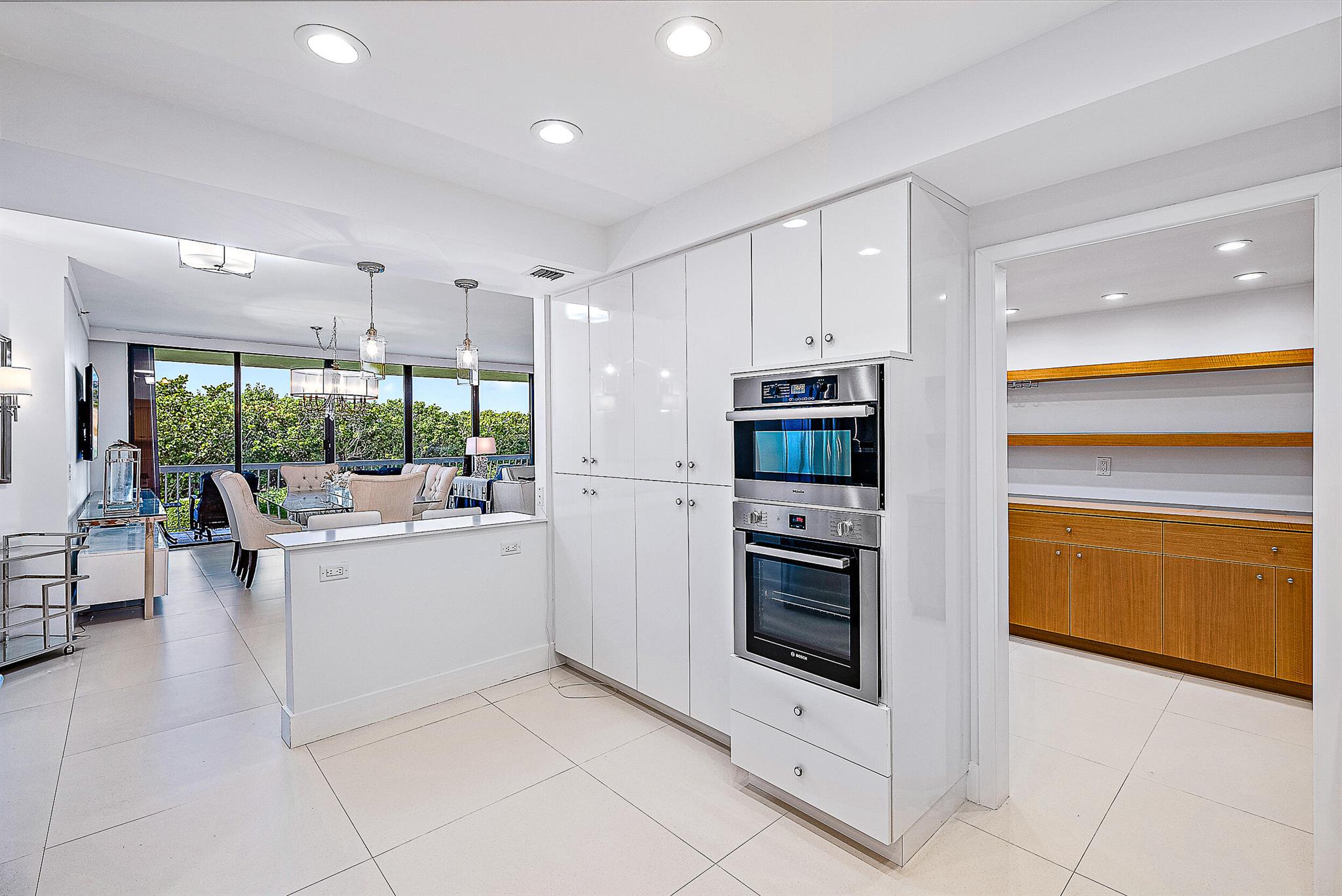 2100 Condo At Sloans Curv - Residential